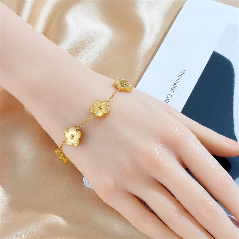 akakgo Stainless Steel Five Leaf Flower Luxury Bracelet for Women Gold Color Charm Bracelets Jewellery Clover Fashion Jewelry Gifts